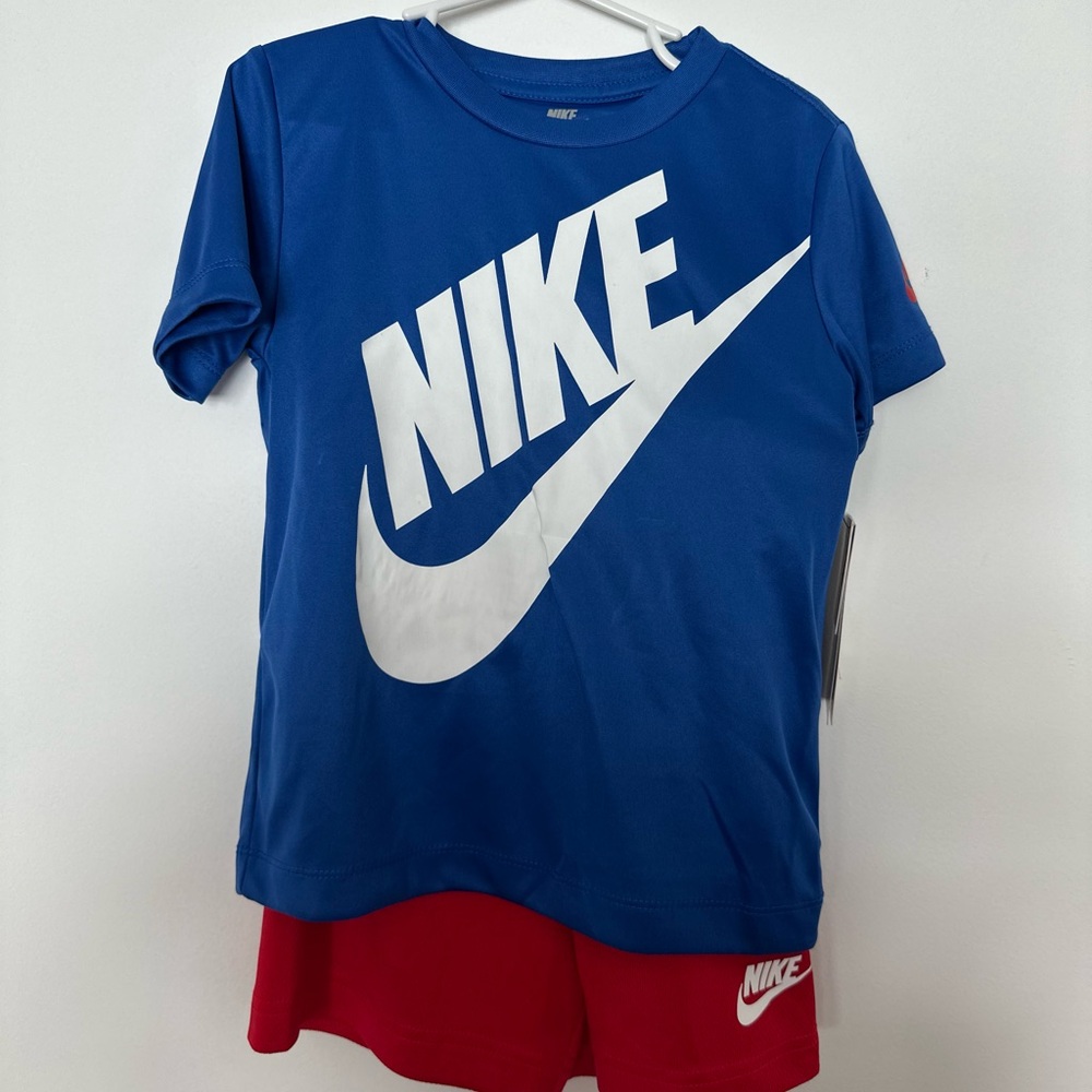 Nike Toddler Boys Shirt and Shorts Set Size 4T